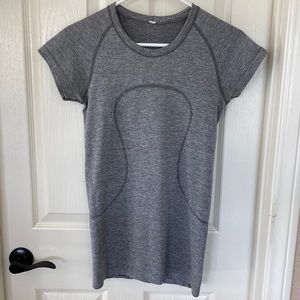 Lululemon Swiftly silver short sleeve shirt size 6